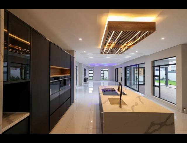 6 BEDROOM HOUSE FOR SALE IN SIX FOUNTAINS RESIDENTIAL ESTATE